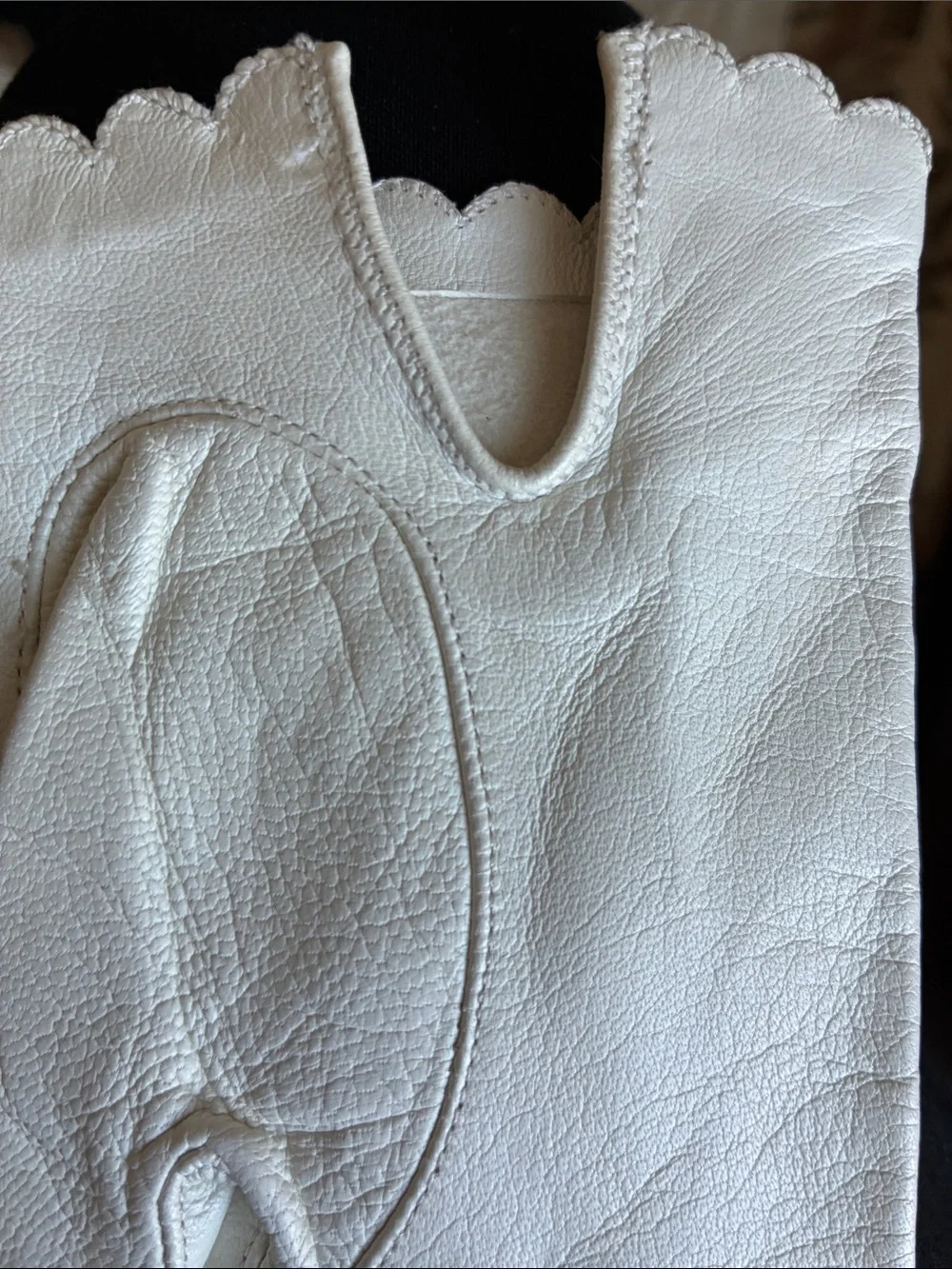 Vintage White Scalloped Edge Leather Gloves